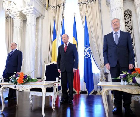 Ponta și Băsescu s-au ciondănit și la ceremonia NATO