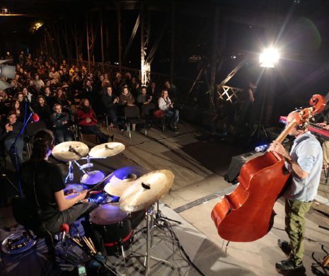 Primul concert ÎN LINIȘTE din România, consumat pe  podul lui Eiffel I GALERIE FOTO și VIDEO