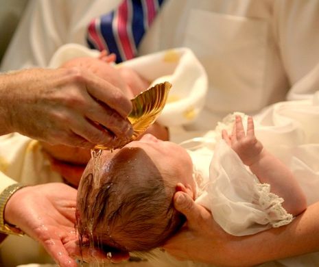 Primul copil al unui cuplu de lesbiene botezat de Biserica Catolica. Naşa bebeluşului este Cristina Fernández, preşedintele Argentinei