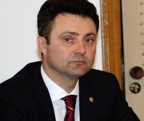 Procurorii lui Tiberiu Nițu și-au dat seamă că Băsescu a are imunitate. Parchetul a suspendat urmărirea penală pentru șantaj la Firea