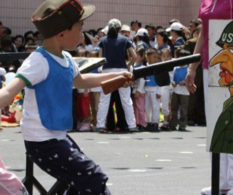 Propaganda anti-americană în Coreea de Nord. Copiii sunt învăţaţi să îi urască pe americani de la grădiniţă| GALERIE FOTO