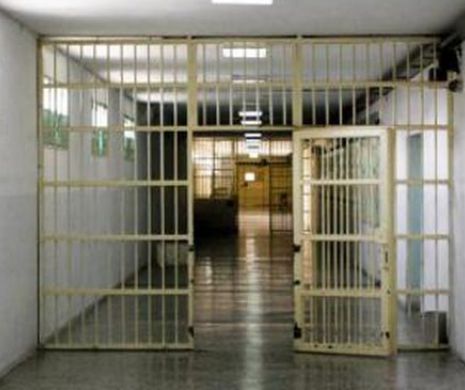 Un deţinut român condamnat la închisoare pe viaţă în Grecia a atacat un gardian