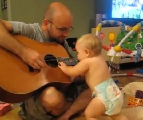 VIDEO INCREDIBIL cu o fetiţă de 8 luni care cântă piesa lui Bon Jovi “Wanted Dead Or Alive”