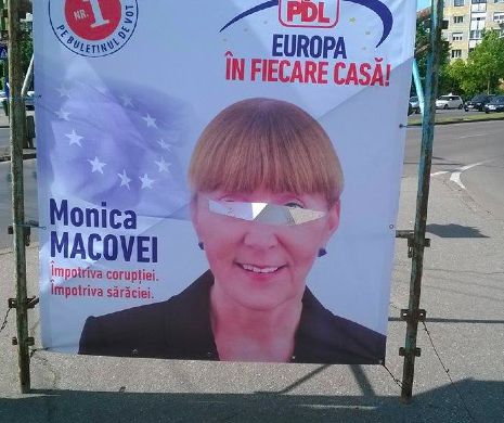 Afișele Monicăi Macovei vandalizate sistematic I GALERIE FOTO