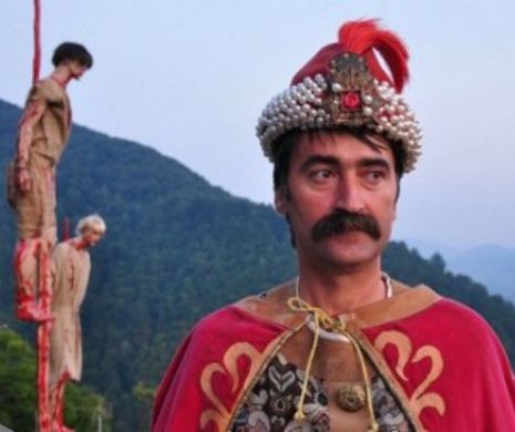 Astăzi a murit omul care a pornit ÎN CĂUTAREA LUI DRACULA. Povestea istoricului de origine ROMÂNĂ care l-a „dezvăluit” pe Ţepeş | VIDEO inedit