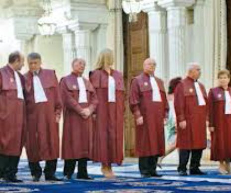 Curtea Constituţională (CCR) a României a decis că în aplicarea legii penale mai favorabile nu se pot combina prevederi din noul şi vechiul Cod penal