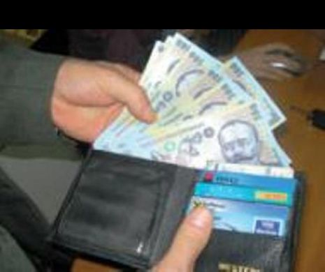 Doi hunedoreni au găsit o borsetă cu bani și AU PREDAT-O LA POLIȚIE