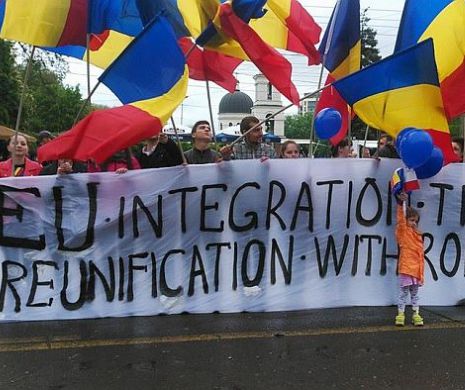 EVZ CHIȘINĂU. 9 mai ca la Moldova! „Nostalgicii” și „Europenii” au sărbătorit fiecare pe limba lor
