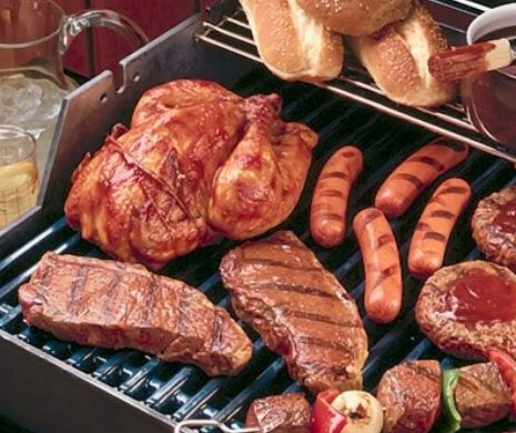 Mergi la grătar? Experții te sfătuiesc cum să pregătești carnea ca să nu faci cancer