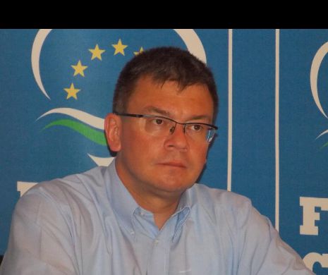 Mihai Răzvan Ungureanu: „A vota cu PNL-ul condus de Crin Antonescu înseamnă să arunci votul în mlaştină”