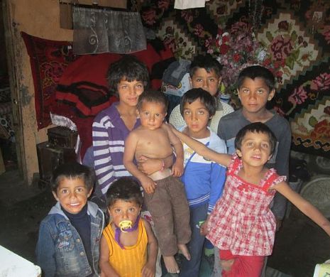 Pătuțuri pentru copii săraci din Frumușani