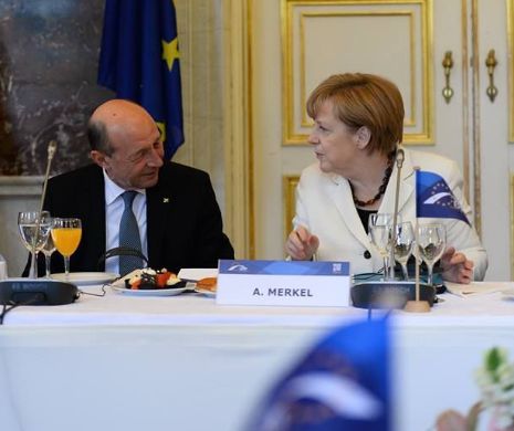 Președintele Traian Băsescu, alături de Angela Merkel, la reuniunea PPE