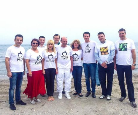 Preşedintele Traian Băsescu şi soţia sa, alături de Elena Udrea şi echipa PMP, la Neptun - GALERIE FOTO