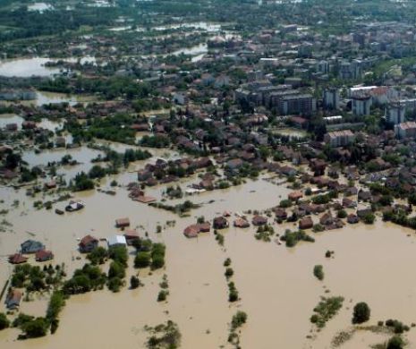 Proporțiile APOCALIPTICE ale inundațiilor din Balcanii de vest. Imagini cu ORAȘELE ACOPERITE DE APE  | GALERIE FOTO