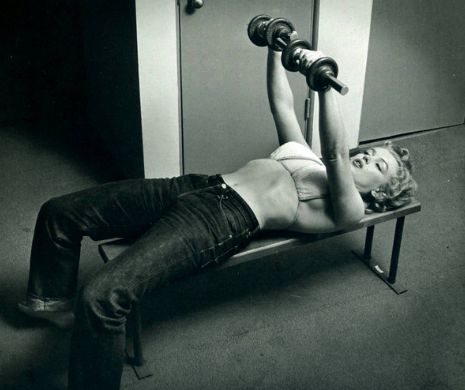 Ridica greutăţi? Cum se ANTRENA Marilyn Monroe. Imagini RARE | VIDEO