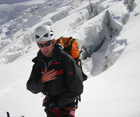”Suntem pregătiți fizic și psihic, suntem determinați”. Alpiniștii Colibășanu și Hamor atacă de azi Everestul. Dacă reușesc va fi o PREMIERĂ MONDIALĂ