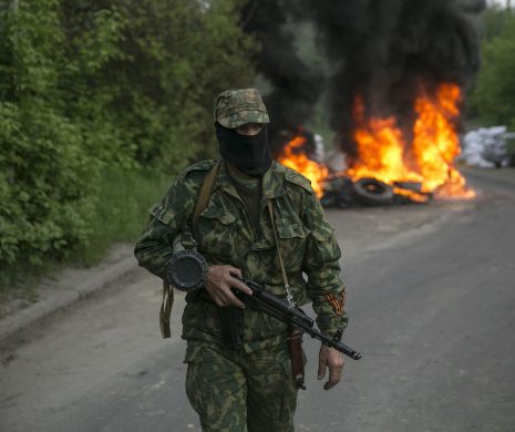 UCRAINA: Atac al separatiştilor proruşi asupra aeroportului din Doneţk. Oamenii sfătuiți să nu iasă din casă