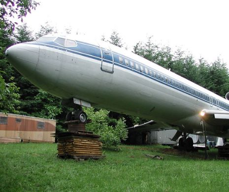 A transformat un avion Boeing 727 într-o casă comlet utilată şi mobilată | GALERIE FOTO