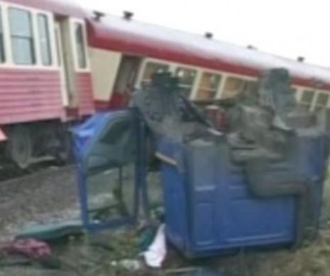 ACCIDENT. Trenul Regio care mergea la Oradea a lovit un autotren