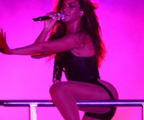 Beyonce, show erotic pe scenă. Cântăreaţa a întrecut-o pe Milwy Cyrus la capitolul tupeu. Vezi cum şi-a arătat formele intime şi în ce poziţii ncitante a stat VIDEO FOTO