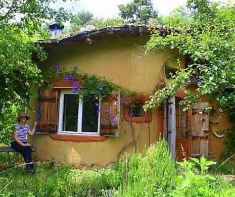 Casa de lut din Caraș-Severin, “locuința bio” de 4.000 de euro