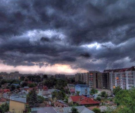 COD GALBEN de furtună în Bucureşti, Ilfov şi Giurgiu. Mai mulţi copaci au fost doborâţi în Giurgiu. Nu au fost înregistrate victime