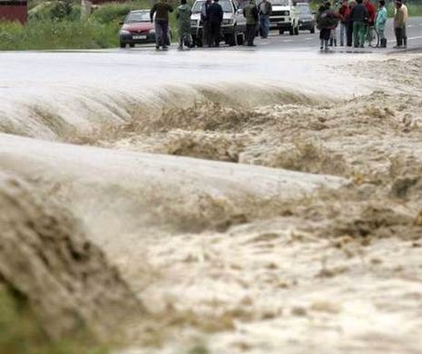 Cod GALBEN de inundaţii în 13 județe din Moldova, Transilvania şi Dobrogea