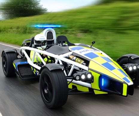 Cum arată cea mai RAPIDĂ maşină de poliţie: atinge până la 250km/h| FOTO