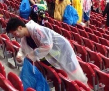 CUPA MONDIALĂ 2014. Japonezii au curățat tribuna de gunoaie după ce au pierdut meciul