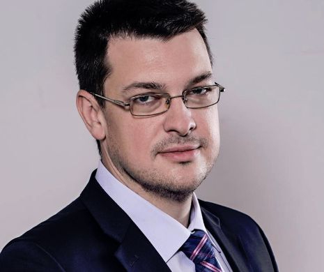 Deputatul PC Ovidiu Raețchi îi cere lui Daniel Constantin să semneze Angajamentul pentru Combaterea Corupției