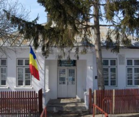 DIRECTORUL unei școli din Iași e ACUZAT că BATE ELEVII. O mamă l-a reclamat la Poliție: „L-a bătut până la sânge”
