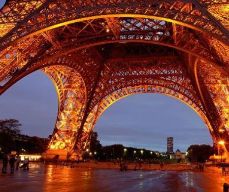 Francezii au mai construit un Turn Eiffel. Cum arată fratele mai mic al simbolului parizian | FOTO