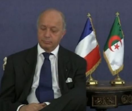 GAFĂ la nivel înalt: Ministrul de Externe francez a ADORMIT la o reuniune oficială | VIDEO