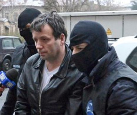 Hackerul Guccifer a fost CONDAMNAT la şapte ani de închisoare cu EXECUTARE