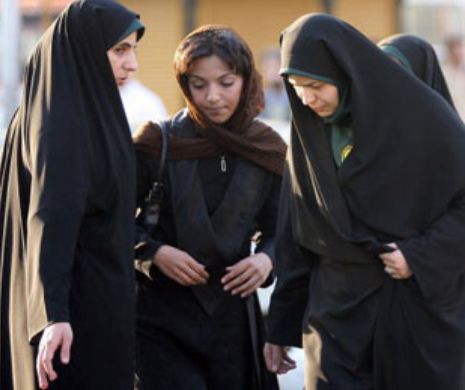 IRAN. Poliția a lansat o campanie de monitorizare a femeilor care nu poartă corect vălul islamic