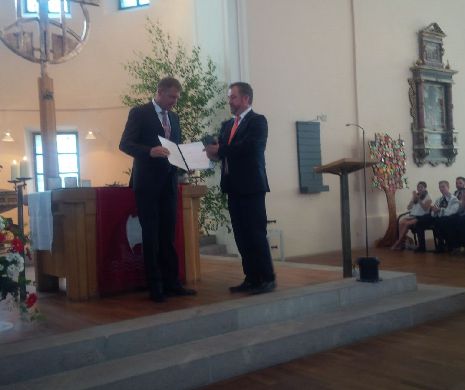 Klaus Iohannis a primit "Steaua de onoare", cea mai importantă distincţie acordată de Federaţia saşilor de pretutindeni