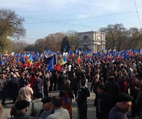 Moldovenii aleg NATO şi Uniunea Europeană