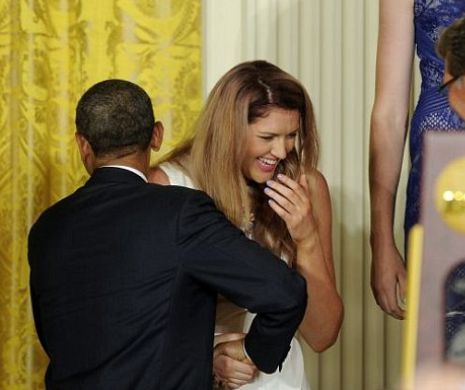Moment penibil la o asemenea recepţie! Barack Obama, într-o postură greu de imaginat. Preşedintele Americii a uimit pe toată lumea | GALERIE FOTO