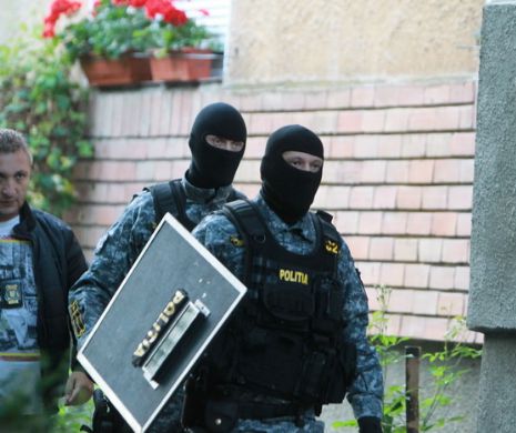 Prahova: Cinci persoane reţinute în dosarul de trafic de droguri din campusul UPG Ploieşti