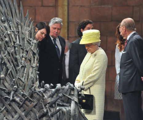 Regina Elisabeta a II-a a Marii Britanii a vizitat platourile de filmare ale serialului ”Urzeala tronurilor”
