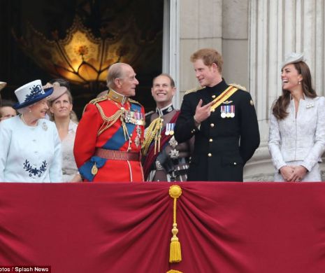 Regina Elisabeta a II-a şi-a sărbătorit oficial aniversarea. Pronțul Harry s-a ținut de glume