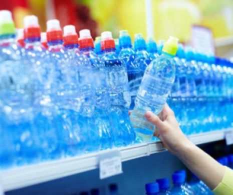 Sute de mii de sticle cu apă “minune” au fost retrase din magazine. Ce scria pe etichetele înșelătoare