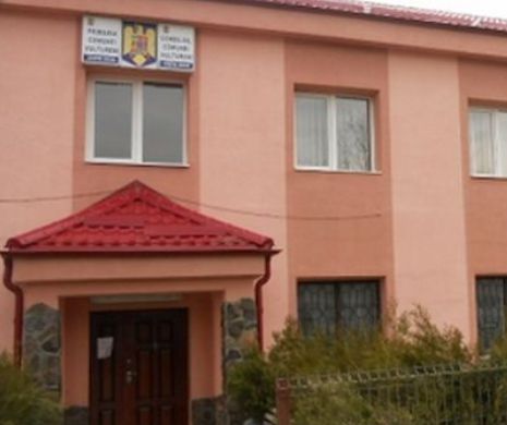 Un bătrân de 80 de ani a fost uitat ÎNCUIAT trei zile într-o primărie din județul Bacău