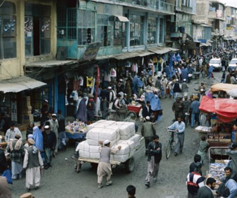 AFGANISTAN. Atentat cu mașină-capcană, într-o piață aglomerată, soldat cu 70 de victime