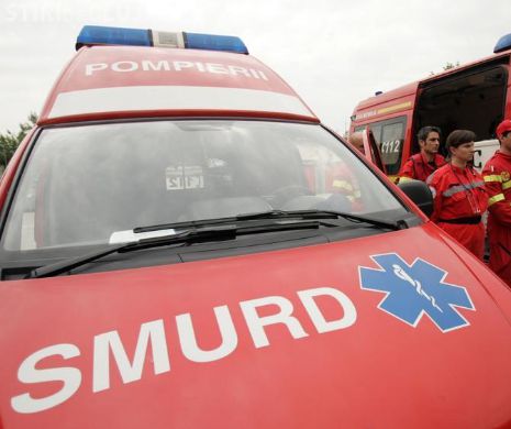 Ambulanță izbită în plin de un șofer neatent