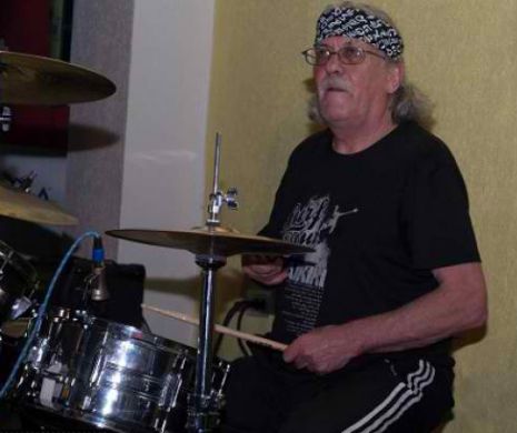 Bateristul unei cunoscute trupe de rock a murit în baia locuinţei sale