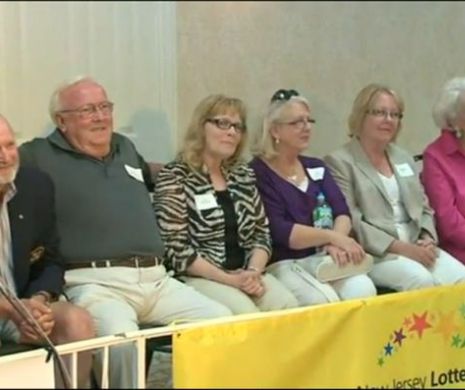 Ce noroc! O familie care a avut de suferit de pe urma unui uragan devastator a câştigat 20 de milioane de dolari la loterie