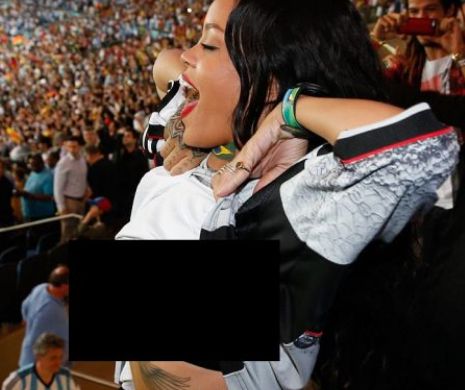 CE NU S-A VĂZUT LA CUPA MONDIALĂ ŞI DUPĂ. Rihanna s-a destrăbălat cu eroul Germaniei şi restul fotbaliştilor. Şi-a arătat sânii pe stadion şi a făcut dezmăţ în club | GALERIE FOTO