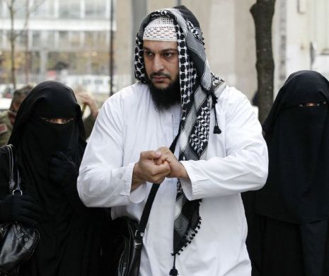 CEDO menține interdicția portului vălului islamic în Franța