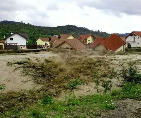 COD GALBEN de FURTUNI. 180 de gospodării și 75 de case au fost inundate din cauza ploilor torenţiale. Vezi zonele vizate